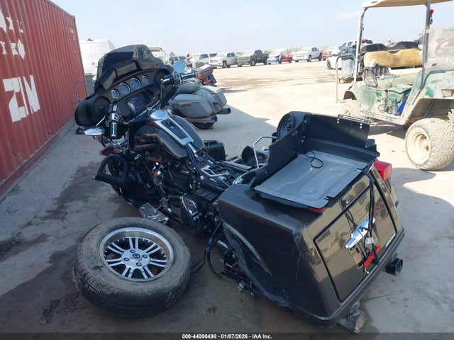 Harley-Davidson FLHTCUTG 2020 1HD1MAF17LB853937 Image 3