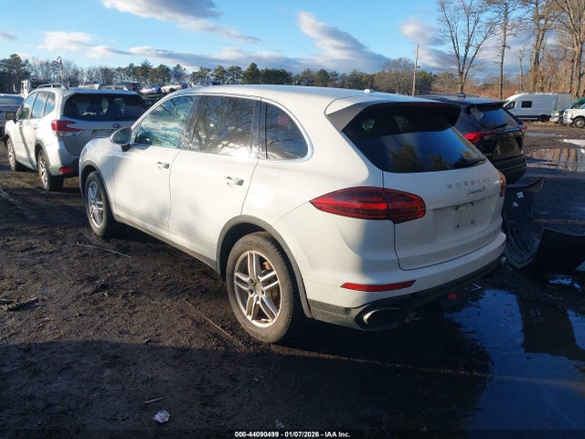 2016 PORSCHE CAYENNE WP1AA2A27GKA11569 Photo 2