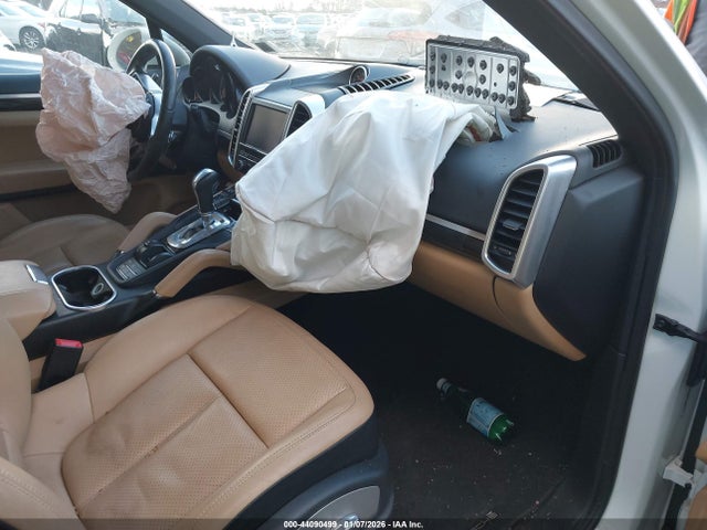 2016 PORSCHE CAYENNE WP1AA2A27GKA11569 Photo 4