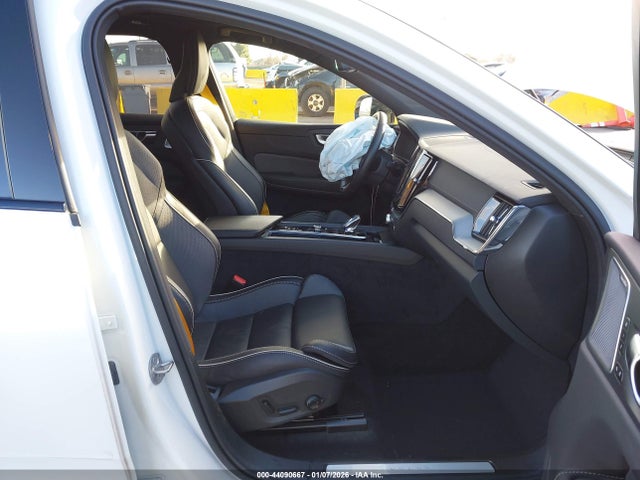2025 VOLVO XC60 PLUG-IN HYBRID YV4H60RP2S1055108 Photo 4