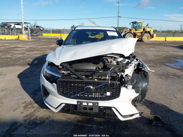 2025 VOLVO XC60 PLUG-IN HYBRID YV4H60RP2S1055108 Photo 5