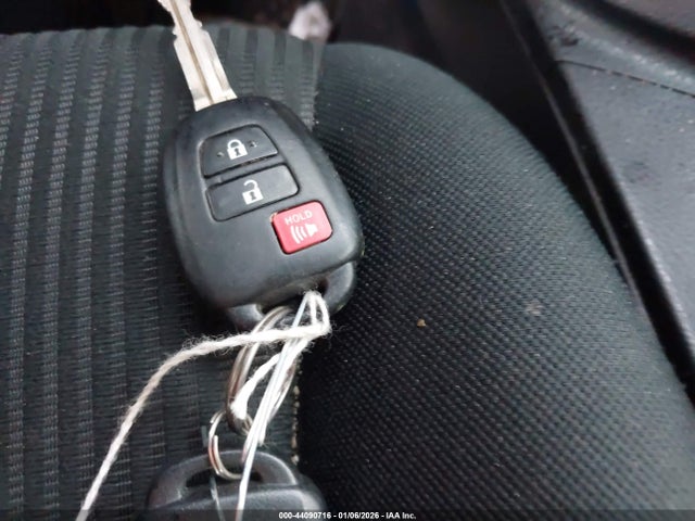 Toyota RAV4 LE 2017 JTMBFREV5HJ161109 Image 11