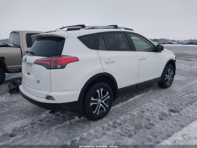 Toyota RAV4 LE 2017 JTMBFREV5HJ161109 Image 4