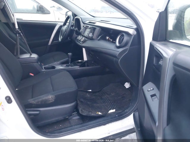Toyota RAV4 LE 2017 JTMBFREV5HJ161109 Image 5