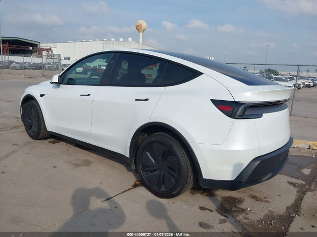 2026 TESLA MODEL Y 7SAYGDEDXTA429654 Photo 2