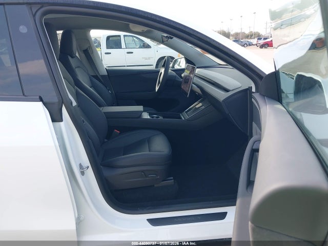 2026 TESLA MODEL Y 7SAYGDEDXTA429654 Photo 4