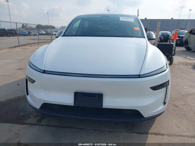 2026 TESLA MODEL Y 7SAYGDEDXTA429654 Photo 5
