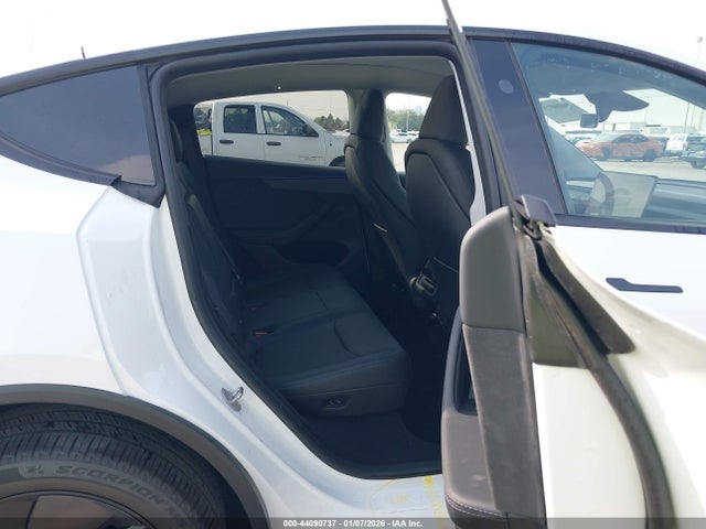 2026 TESLA MODEL Y 7SAYGDEDXTA429654 Photo 7