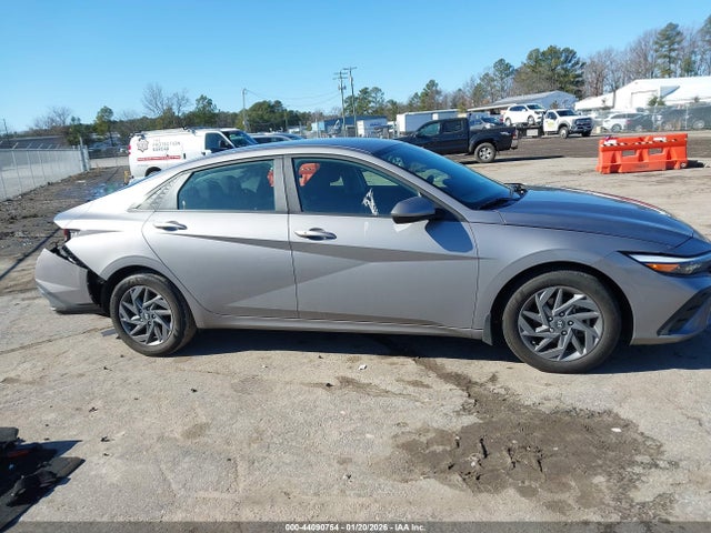 KMHLM4DGXRU680135 Hyundai ELANTRA SEL