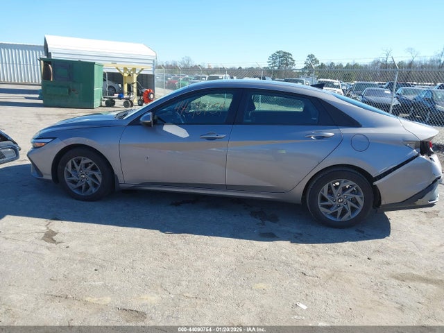KMHLM4DGXRU680135 Hyundai ELANTRA SEL