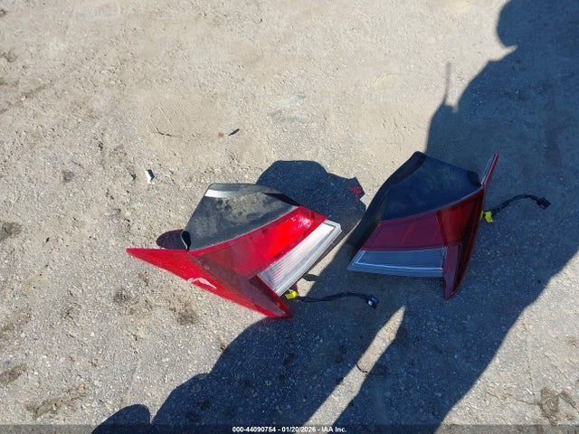 KMHLM4DGXRU680135 Hyundai ELANTRA SEL