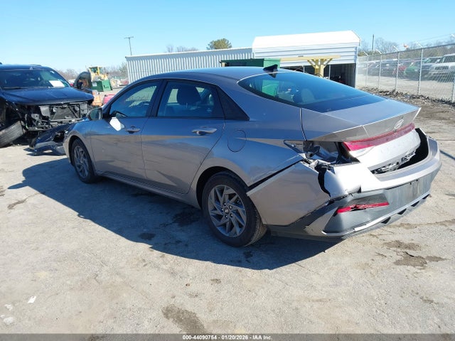 KMHLM4DGXRU680135 Hyundai ELANTRA SEL