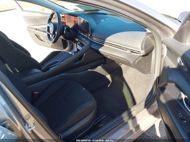 KMHLM4DGXRU680135 Hyundai ELANTRA SEL