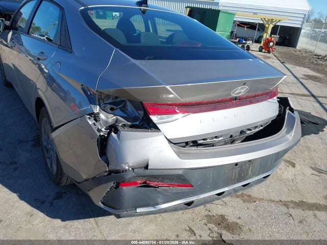 KMHLM4DGXRU680135 Hyundai ELANTRA SEL