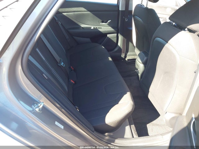 KMHLM4DGXRU680135 Hyundai ELANTRA SEL
