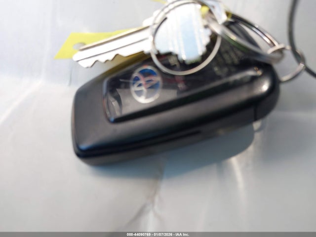 JTDKAMFU5M3148849 Toyota Prius Le