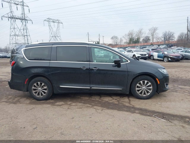 2C4RC1BG5JR252249 Chrysler Pacifica Touring L