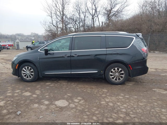 2C4RC1BG5JR252249 Chrysler Pacifica Touring L