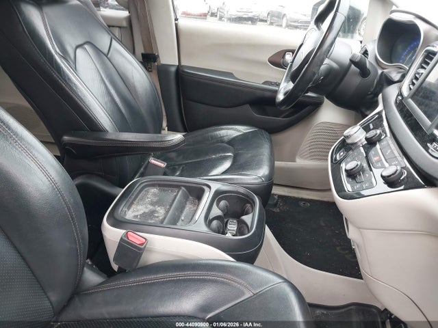 2C4RC1BG5JR252249 Chrysler Pacifica Touring L
