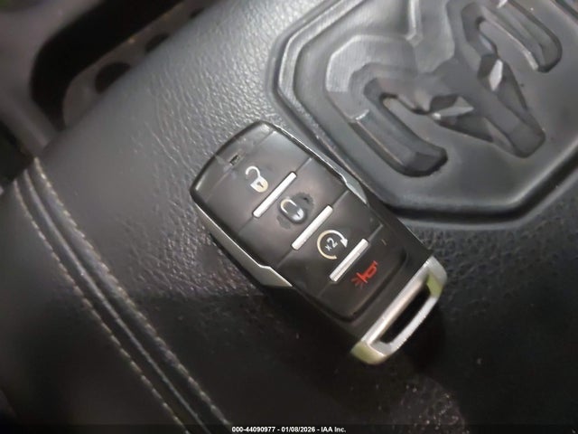 2020 Ram 1500 Laramie  4x4 6'4 Box მანქანა იყიდება აუქციონზე, vin: 1C6SRFDT0LN307382, აუქციონის ნომერი: 44090977