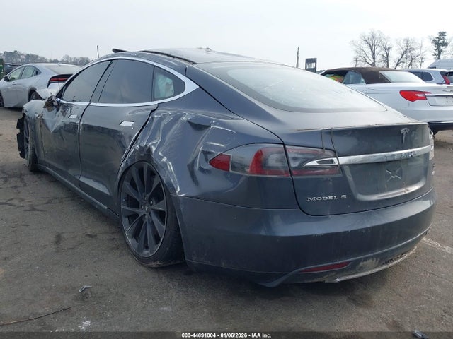2015 TESLA MODEL S 5YJSA1H21FF100720 Photo 2