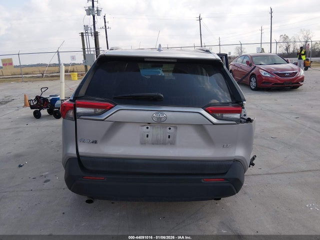 Toyota RAV4 LE 2019 2T3H1RFV9KC029424 Image 16
