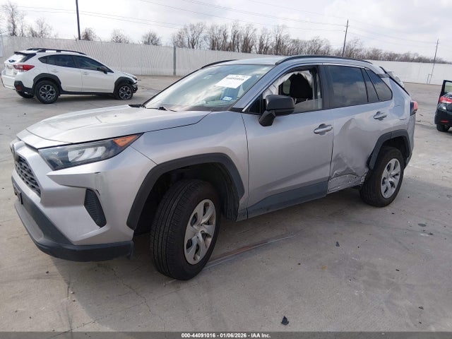 Toyota RAV4 LE 2019 2T3H1RFV9KC029424 Image 2