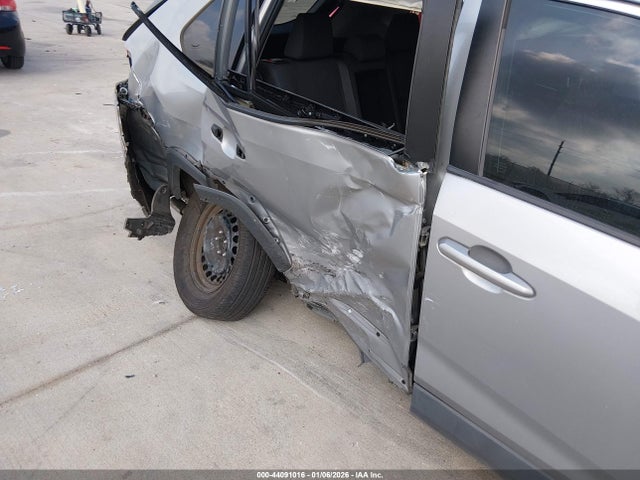 Toyota RAV4 LE 2019 2T3H1RFV9KC029424 Image 6