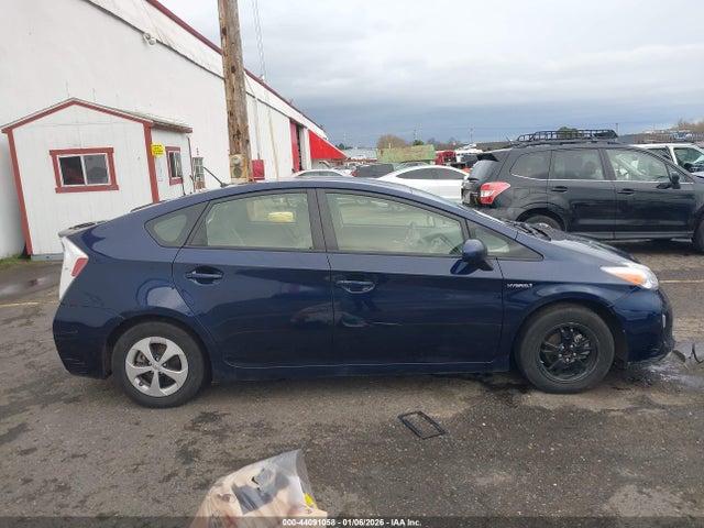 Toyota Prius Two 2015 JTDKN3DUXF0474474 Image 13