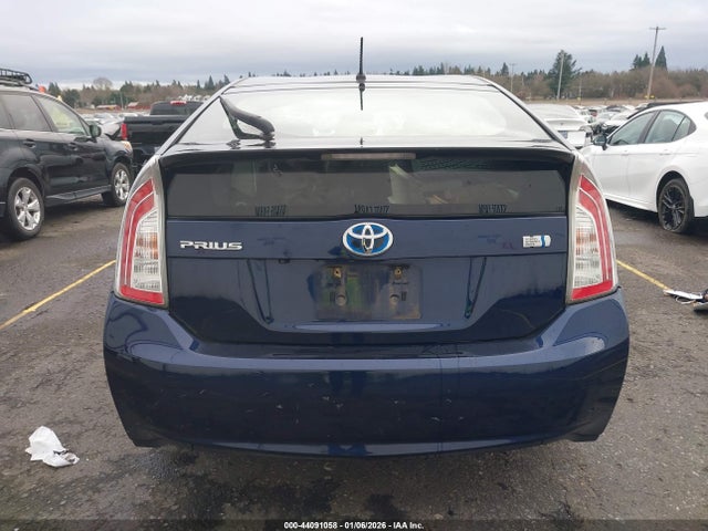Toyota Prius Two 2015 JTDKN3DUXF0474474 Image 16