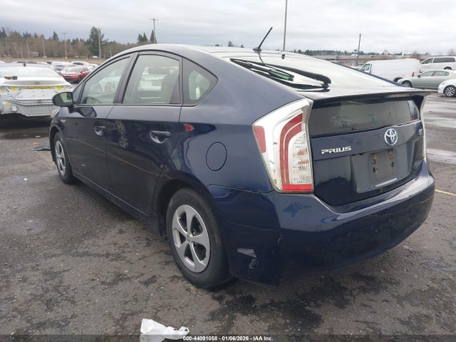 Toyota Prius Two 2015 JTDKN3DUXF0474474 Image 3
