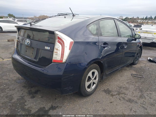 Toyota Prius Two 2015 JTDKN3DUXF0474474 Image 4
