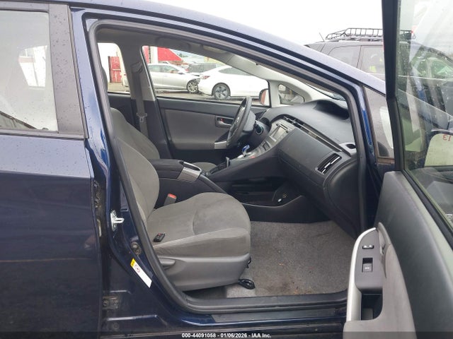Toyota Prius Two 2015 JTDKN3DUXF0474474 Image 5