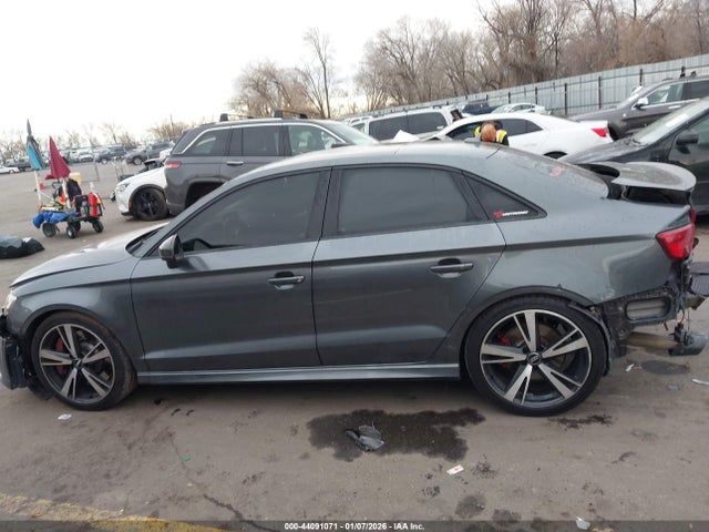 2018 Audi Rs 3 2.5t მანქანა იყიდება აუქციონზე, vin: WUABWGFF1J1902828, აუქციონის ნომერი: 44091071