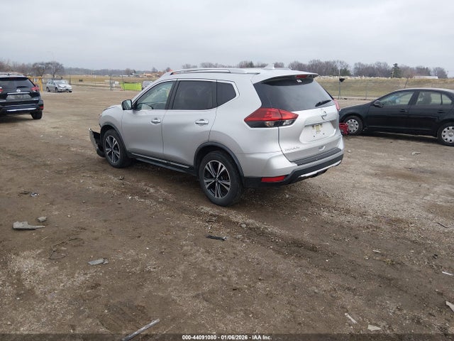 2018 NISSAN ROGUE JN8AT2MT8JW456147 Photo 2