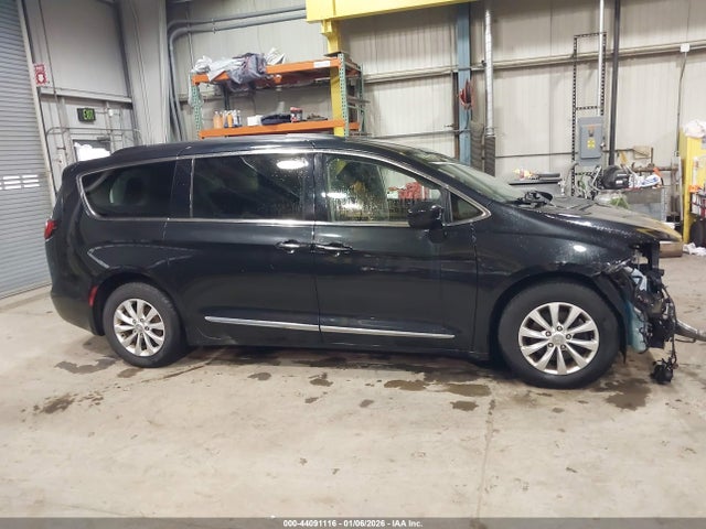 2C4RC1BG8HR501315 Chrysler Pacifica Touring-l