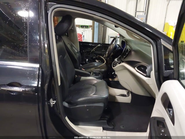 2C4RC1BG8HR501315 Chrysler Pacifica Touring-l