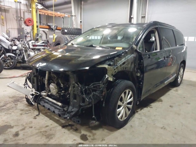 2C4RC1BG8HR501315 Chrysler Pacifica Touring-l