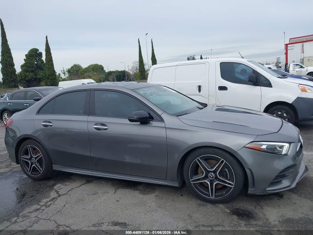W1K3G4EB3LW047573 Mercedes-Benz A 220