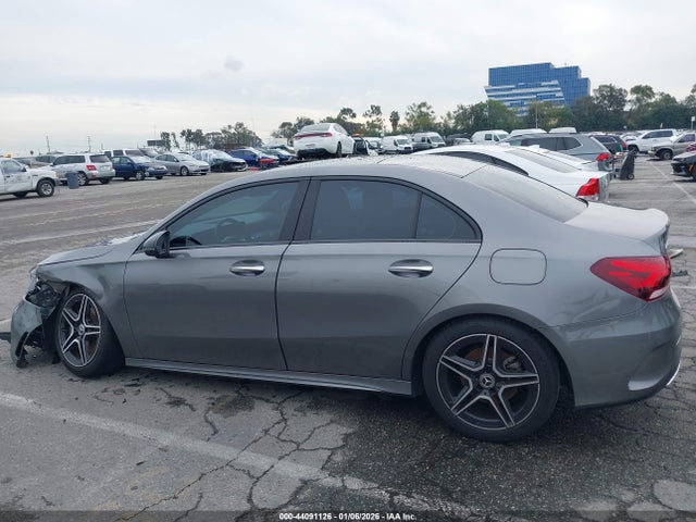 W1K3G4EB3LW047573 Mercedes-Benz A 220