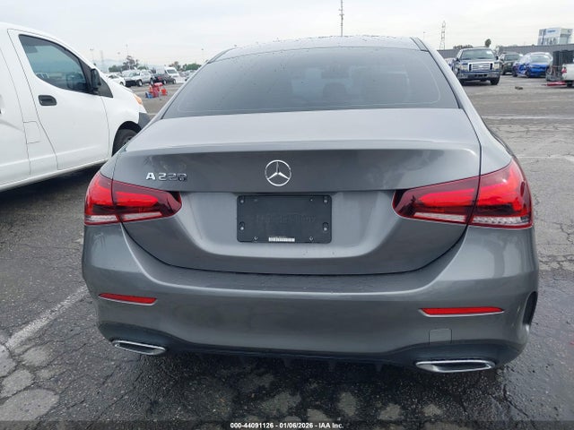 W1K3G4EB3LW047573 Mercedes-Benz A 220
