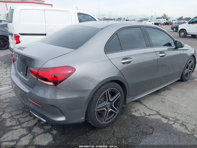 W1K3G4EB3LW047573 Mercedes-Benz A 220