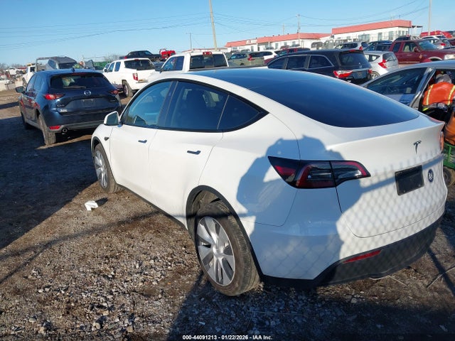 2024 TESLA MODEL Y 7SAYGDEEXRA258132 Photo 2