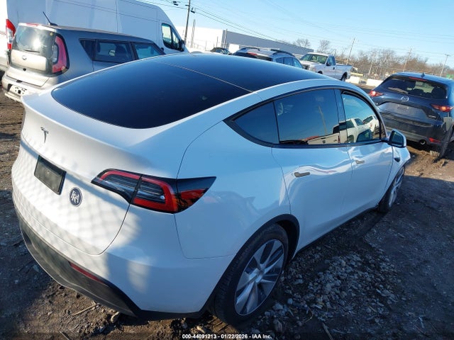 2024 TESLA MODEL Y 7SAYGDEEXRA258132 Photo 3