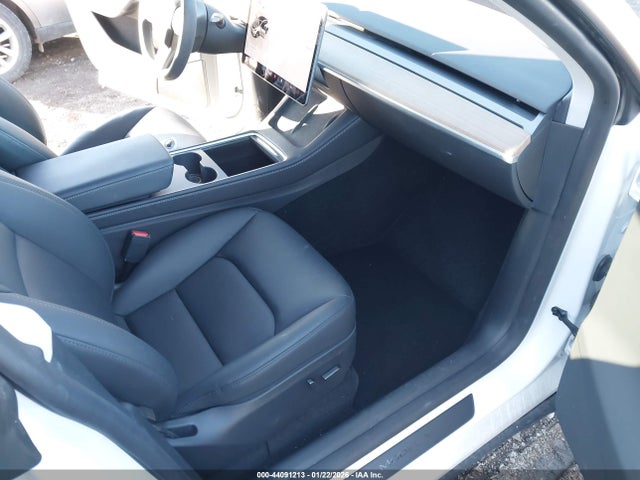 2024 TESLA MODEL Y 7SAYGDEEXRA258132 Photo 4