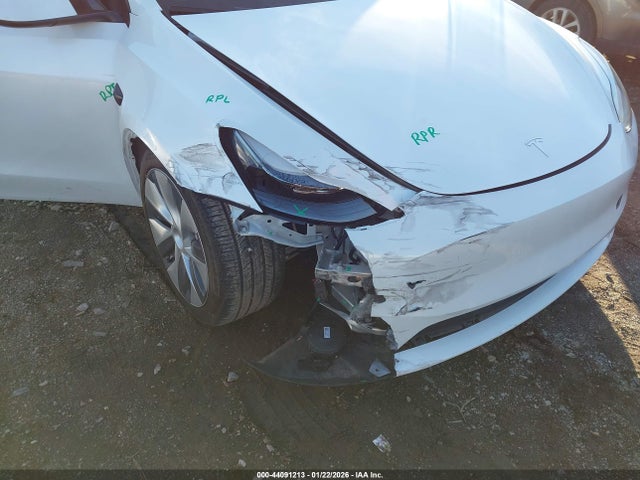 2024 TESLA MODEL Y 7SAYGDEEXRA258132 Photo 5