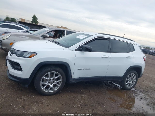 Jeep Compass Latitude Lux 4x4 2022 3C4NJDFB8NT197416 Image 14