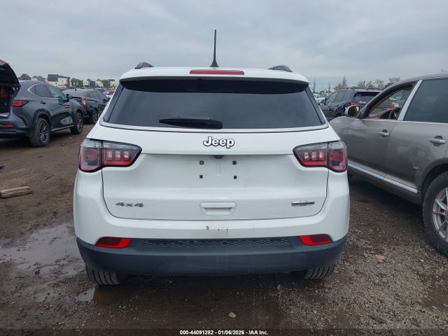 Jeep Compass Latitude Lux 4x4 2022 3C4NJDFB8NT197416 Image 16