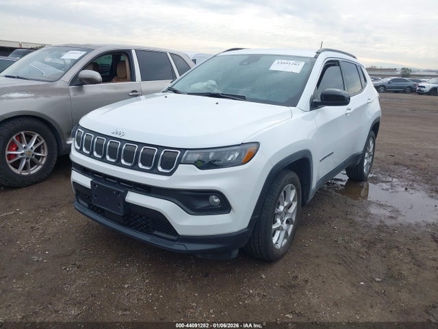 Jeep Compass Latitude Lux 4x4 2022 3C4NJDFB8NT197416 Image 2