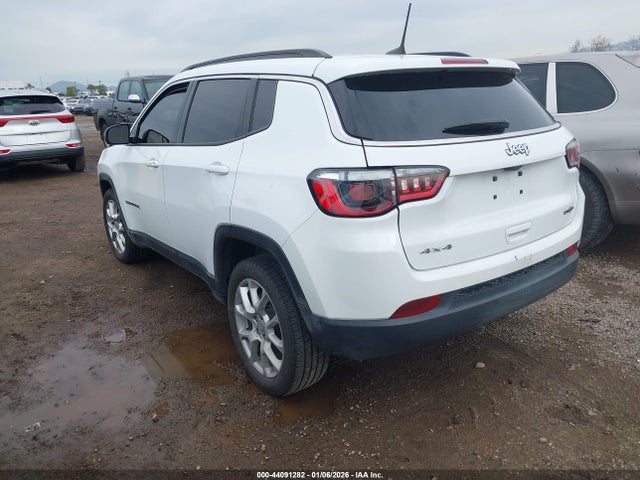 Jeep Compass Latitude Lux 4x4 2022 3C4NJDFB8NT197416 Image 3